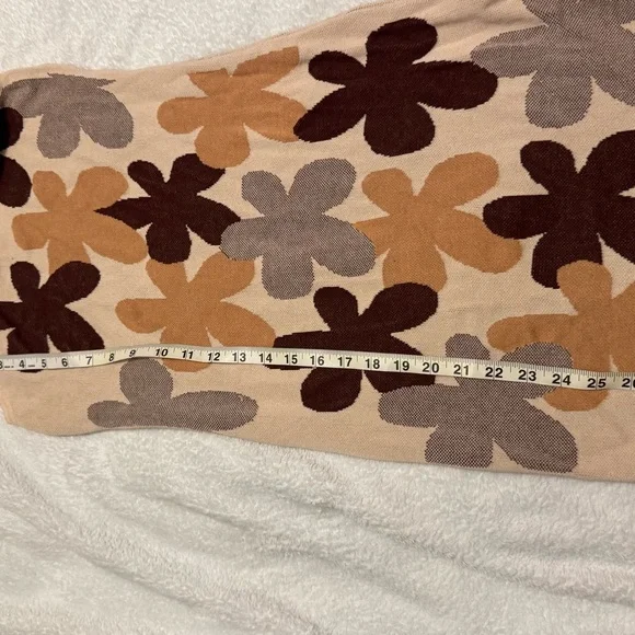 Vintage-inspired Knit Dress 🌸
Size: L (US 8/10, EU 40/42) - Picture 5 of 5